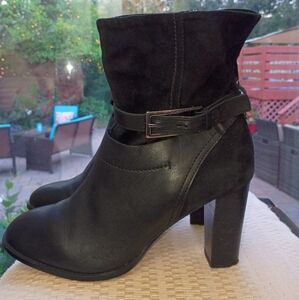 Clark's elegant black women's boots.size 10M.Leather And Suede